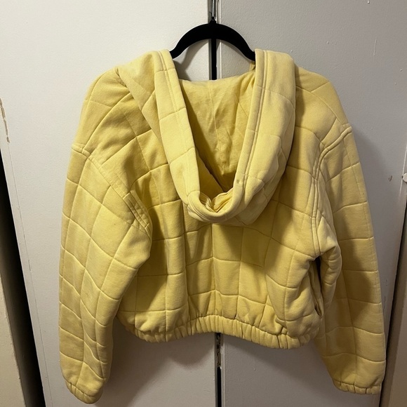 Aritzia TNA Quilted Sweatshirt - Picture 6 of 8